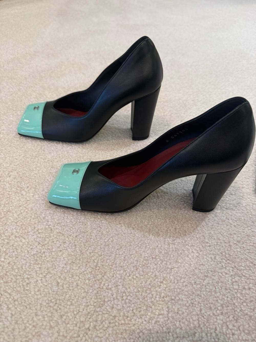 BRAND NEW 26S Chanel Black Lambskin Green Patent Toe Pump Shoes Matthieu Blazy - Picture 3 of 6